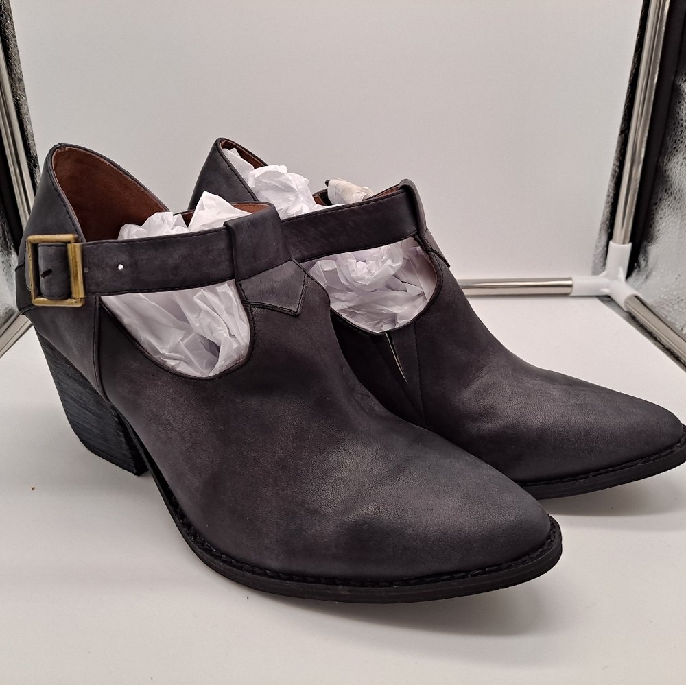 Jeffrey Campbell Alamo black washed leather boots Booties size 8, fits 7.5